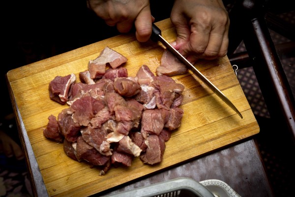 Dieta BARF económica para perros — ingredientes crudos, proporciones y recetas caseras